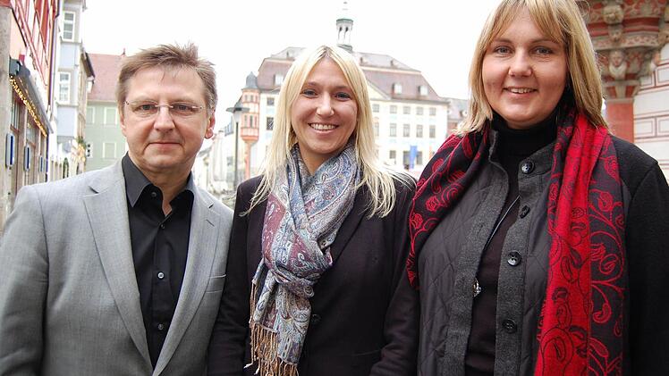 Freuen sich auf spannende Gespräche bei "Lounge in the City" - von links: Mathias Zimmer, Silke Launert und Birgit Weber.