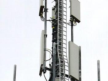 Rund 400 solcher Funkmasten stehen bereits in Bayern. Im Zuge des 5G-Ausbaus, der die Übertragungen riesiger Datenmengen anstrebt, werden viele weitere Masten hinzukommen.  Foto: FT-Archiv