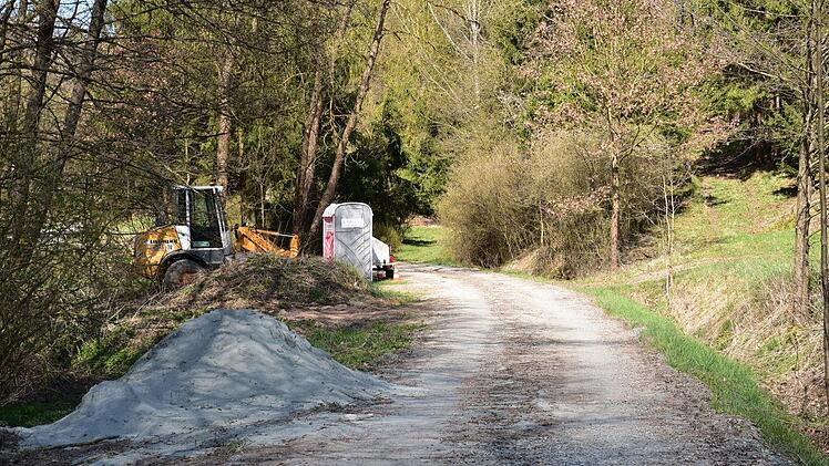 Der Radweg wird teilweise &uuml;ber diesen &ouml;ffentlichen Feld- und Waldweg geleitet. Foto: Uschi Prawitz