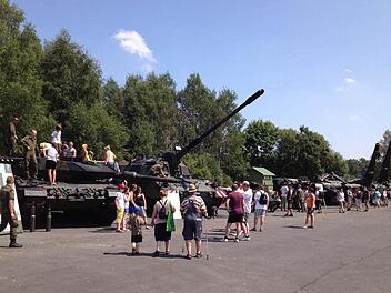 Auf der Suche nach mehreren touristischen Standbeinen: Bisher wird Wildflecken nach wie vor vor allem als Garnisonsgemeinde wahrgenommen. Entsprechende Veranstaltungen kommen auch gut an. Archivfoto: Sebastian Schmitt