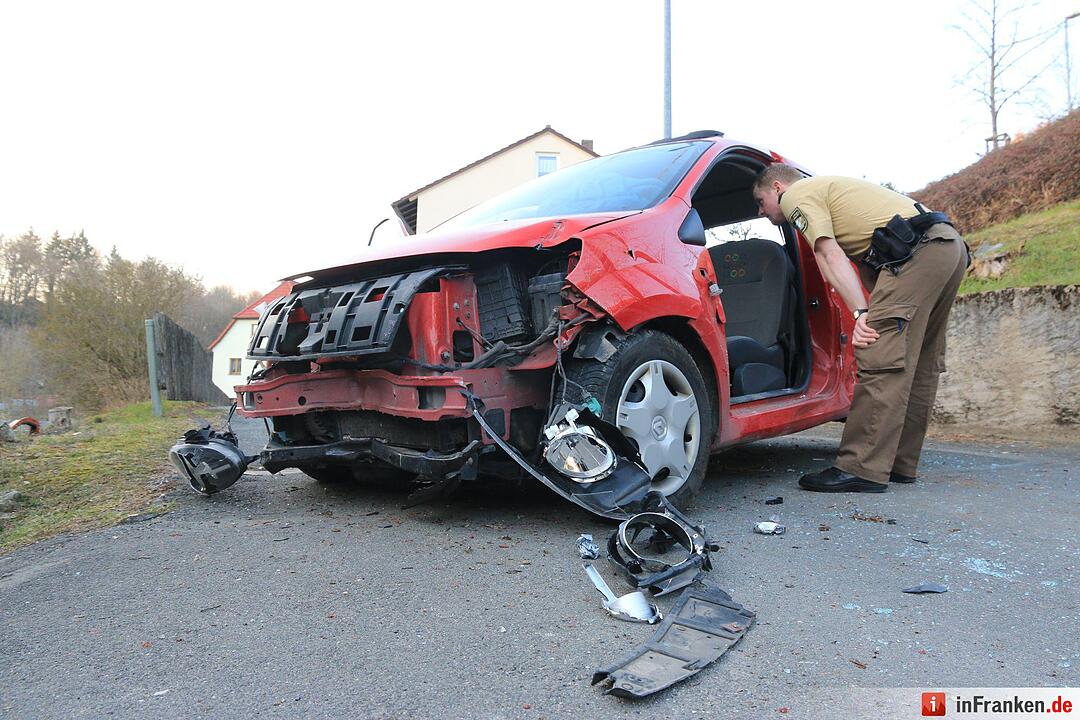 Pkw überschlägt sich in Hollfeld