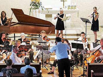 Die Mitglieder des Kammerorchesters mit Solisten beim letzten Konzert "Junge Solisten" Fotos: privat