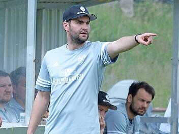 Wohin geht es für den SSV Kasendorf? Trainer Christoph Wächter will sich mit seiner Mannschaft natürlich gerne nach oben orientieren.  Foto: Peter Mularczyk