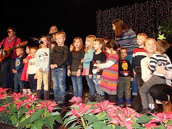 Der Montessori-Chor sorgte für musikalische Unterhaltung bei der Senioren-Weihnachtsfeier der Stadt Kulmbach.Horst Wunner
