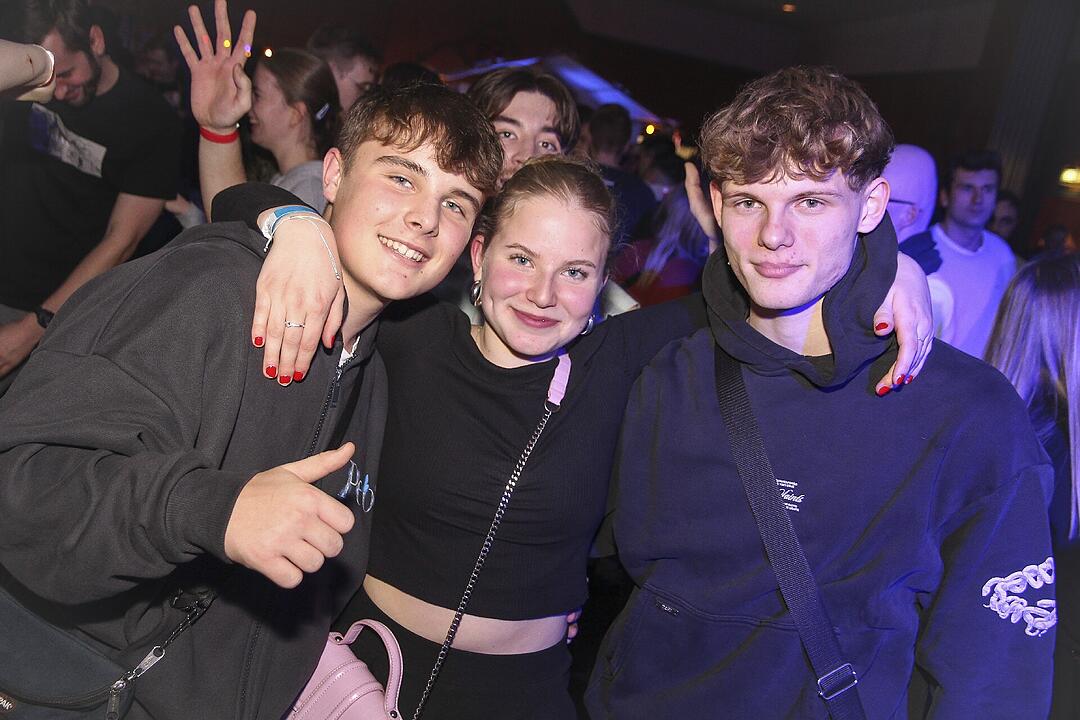 Mit vielen Party-Songs der 80er & 90er und Rock-Pop Klassikern