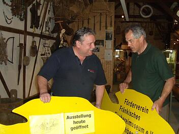 Alles Fisch, oder was? Dem Bischberger Fischerei-Museum gilt ihre Liebe: Fördervereinsvorsitzender Peter Fischer (links) und sein Amtsvorgänger Josef Kröner.Foto: Anette Schreiber