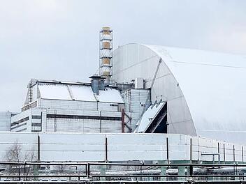 Die neue Schutzhülle für die Atomruine in Tschernobyl Foto: dpa