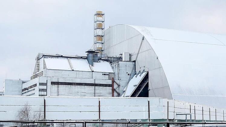 Die neue Schutzhülle für die Atomruine in Tschernobyl Foto: dpa