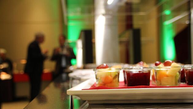 Beim Neujahresempfang des Bayerischen Hotel- und Gastst&auml;ttenverbandes im Hotel Sonnenh&uuml;gel in Bad Kissingen sprachen die Anwesenden &uuml;ber touristische Chancen f&uuml;r die Hotel- und Gastronomiebranche. Foto: Johannes Schlereth
