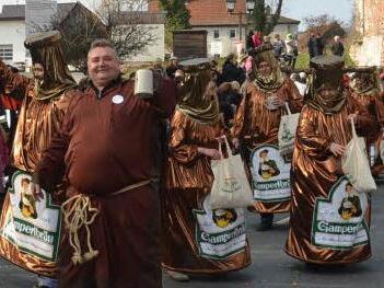 Die "Scho-Tex" huldigten der ortsansässigen Brauerei. Fotos: Karl-Heinz Hofmann