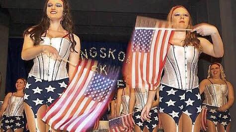 Stars and Stripes: die Maxi-Dancers als Auswanderer Foto: Thomas Weichert