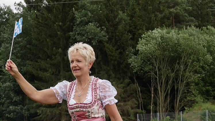 Leiterin Heike Bonk marschierte mit ein. Foto: Manja von Nida