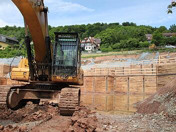 Das ist die Großbaustelle für das neue Haus Waldenfels. Es ist das wichtigste Bauprojekt der Stadt Bad Brückenau. Fast 18 Millionen Euro sollen hier investiert werden. Fotos: Ulrike Müller