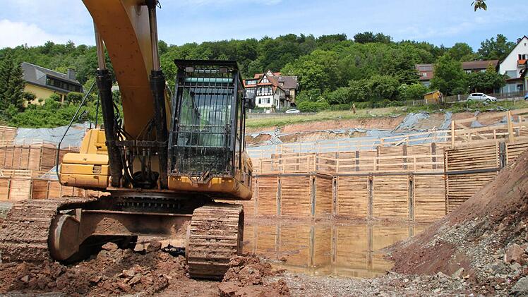 Das ist die Großbaustelle für das neue Haus Waldenfels. Es ist das wichtigste Bauprojekt der Stadt Bad Brückenau. Fast 18 Millionen Euro sollen hier investiert werden. Fotos: Ulrike Müller