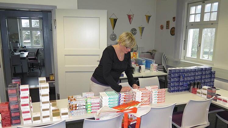 Kurze Zeit sah es bei auf der Bad Brückenauer Polizeistation aus, wie auf einer Kosmetikmesse.  Foto: Polizei