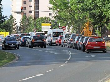 Dieses kurze Teilstück zwischen Flugplatz und Umgehungsstraße wird gesperrt. Die Umleitungen sind deutlich länger.  Foto: Michael Busch