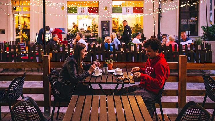 Im bayerischen Bad Tölz ist die Lage an Weihnachten eskaliert. Ein Date zwischen einem 33-Jährigen und einer 31-Jährigen endete in einem Polizeieinsatz.  Symbolbild: Wiktor Karkocha/Unsplash.com