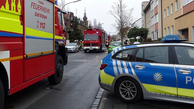 Kitzingen: Salzsäure-Unfall - Feuerwehr, BRK und Polizei im Einsatz