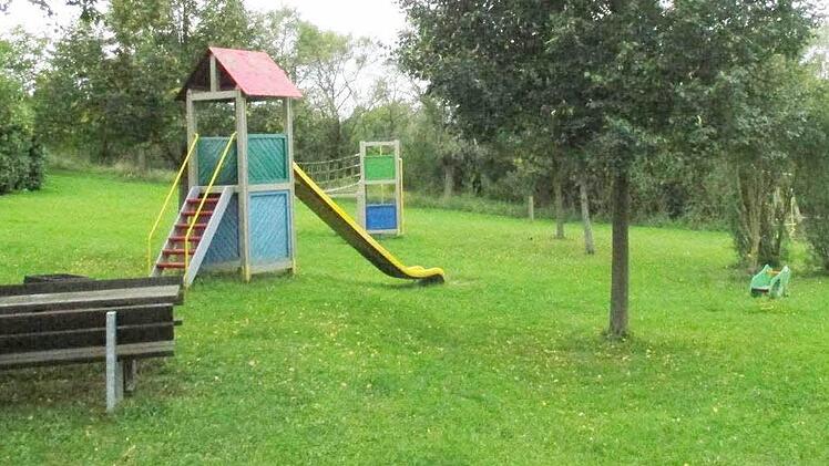 Für den Spielplatz an der Donzerer Straße in Königsberg hat die JU die Patenschaft übernommen. Es werden weitere Paten gesucht. Foto: Snater