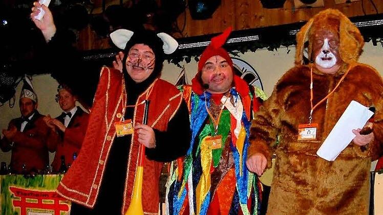 Als "Stadtmusikanten" nahmen die Zeller Originale Friedbert Betz, Holger Betz und Kilian Hügerich nicht nur das Tierheim sondern auch andere Ereignisse auf das Korn.