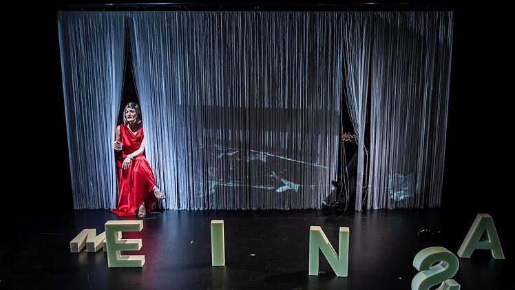 Kristin Schulze als Cole Porters Ehefrau in dem Musical "Alles Liebe, Linda".Foto: Annemone Taake
