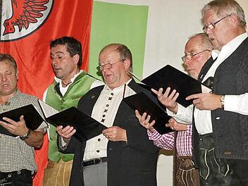Erstmals gastierten die Waldberger Wirtshaussänger, die mit bodenständigen Liedern und herrlichen Chorsätzen unter Bernd Thoma begeisterten.