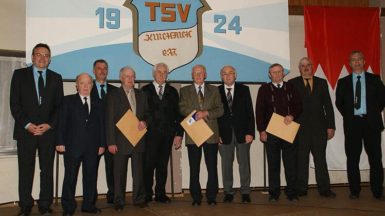 Viel Applaus gab es für Gregor Hartmann, Ferdinand Pflaum (60 Jahre), Willi Folger und Rudi Rumpel für 65 Jahre Mitgliedschaft.