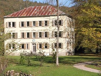 Versteckt liegt die Villa Maria im Schlosspark. Von der Sonnenterrasse aus lässt sich das Gebäude gut erkennen. Foto: Ulrike Müller/Archiv