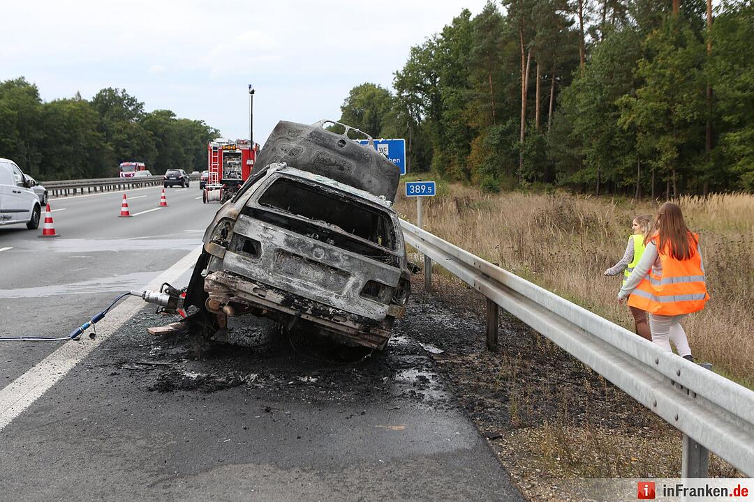 BMW brennt auf A3 völlig aus