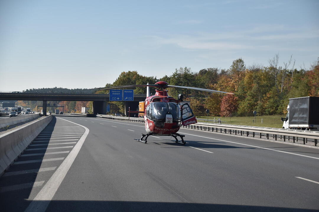 A6 bei Nürnberg: Kleintransporter fährt auf Stauende auf – Fahrer stirbt noch an Unfallstelle