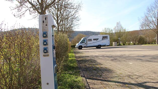 Nur vereinzelt verirren sich momentan Camper wie hier in Bad Bocklet auf den Stellpl&auml;tzen. Noch ist Campingurlaub offiziell  nicht erlaubt.Foto: Heike Beudert