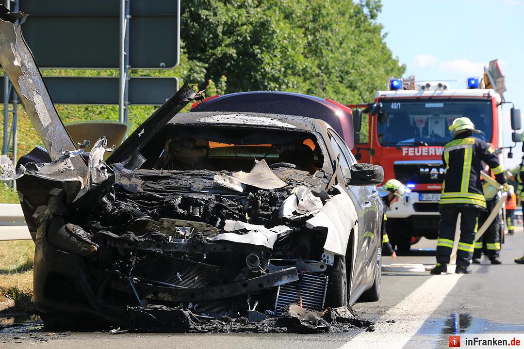 Maserati brennt auf A73 bei Eggolsheim