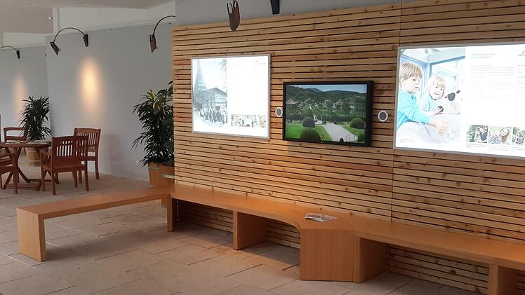 Schon beim Betreten der Sommerhalle fallen dem Besucher die attraktiven Veränderungen auf. Bänke vor der neuen Informationswand laden zum Verweilen ein.Rolf Pralle