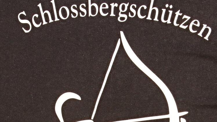 Das T-Shirt der Schlossbergschützen zeichnet das Vereinslogo Bischwind a.R. Helmut Will
