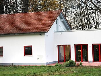 Das Feuerwehrhaus in Hainweiher mit neuem Anbau Fotos: Roland Dietz