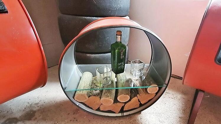 Man kann es sich auch mit der Minibar gemütlich machen.