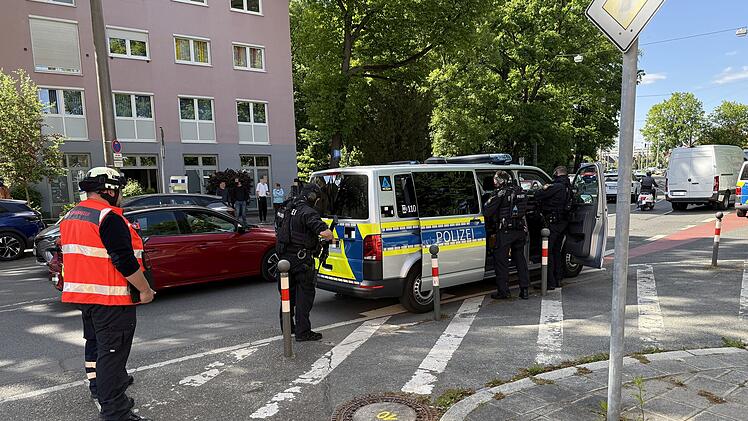 Polizeigroßeinsatz nach Bedrohungslage und Schüssen: SEK im Einsatz