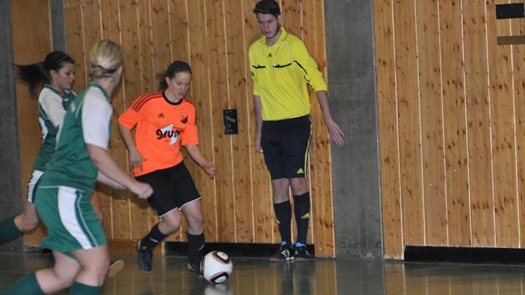 Frauen: SV Reitsch (orange) - SV Neuses