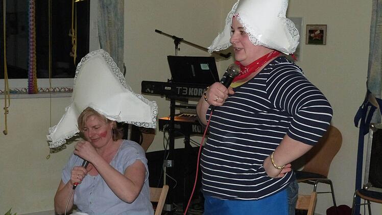 Angela Ullrich (links) und Carmen Diroll berichteten von ihrem Urlaub in Holland. Foto: heki