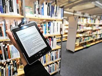 Ab Ende April kann man E-Books in der Stadtbücherei ausleihen und auf sein Lesegerät laden.  Foto: E-Book-Ausleihe