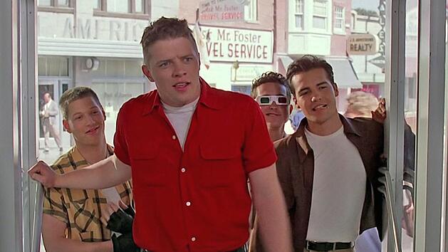 "Hallo McFly, jemand zu Hause?": Schl&auml;gertyp Biff Tannen (Thomas F. Wilson) ist nicht nur im Jahr 1955 der &auml;rgste Widersacher von Marty McFly und seinem Vater.