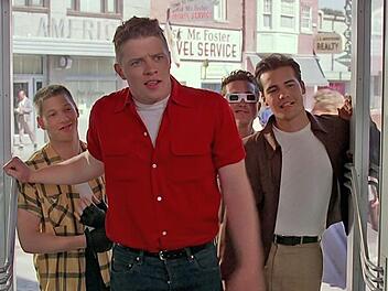 "Hallo McFly, jemand zu Hause?": Schl&auml;gertyp Biff Tannen (Thomas F. Wilson) ist nicht nur im Jahr 1955 der &auml;rgste Widersacher von Marty McFly und seinem Vater.