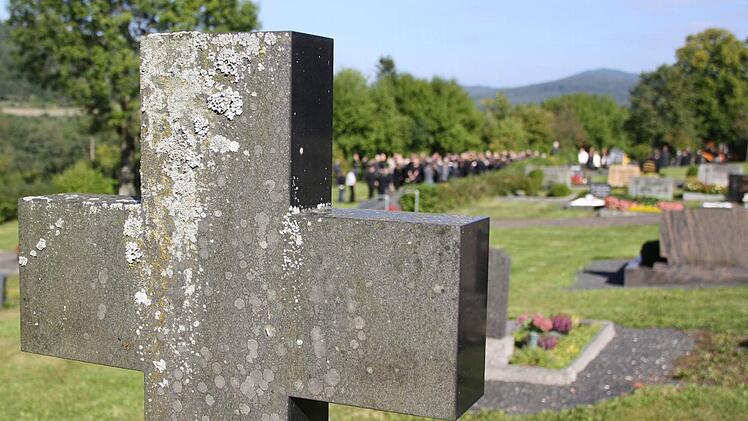 Unter großer Anteilnahme der Bevölkerung wurde der Zeitlofser am 24. September 2013 zu Grabe getragen. Foto: Ralf Ruppert