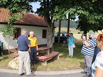 Eine kleine Feierlichkeit richtete der KAB-Ortsverband Westheim aus, um das 15-jährige Bestehen der Turmglocke zu feiern. Foto: Hilmar Ruppert