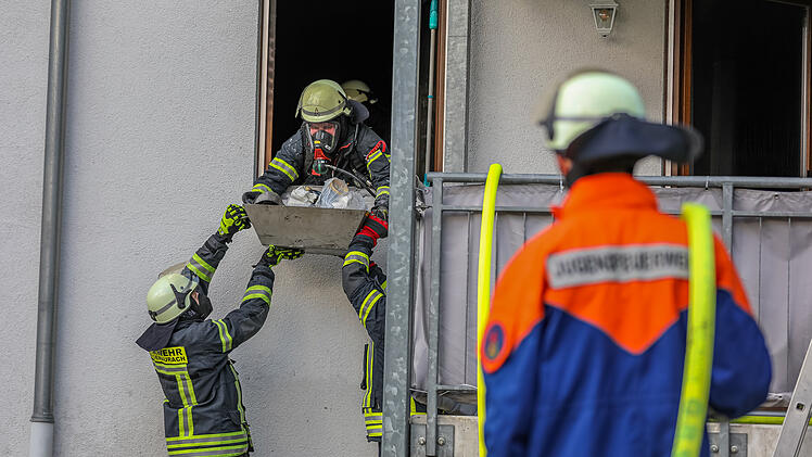 Feuerwehr löscht Brand in Herzogenaurach