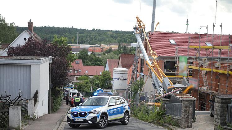 Baukran in Ansbach umgekippt