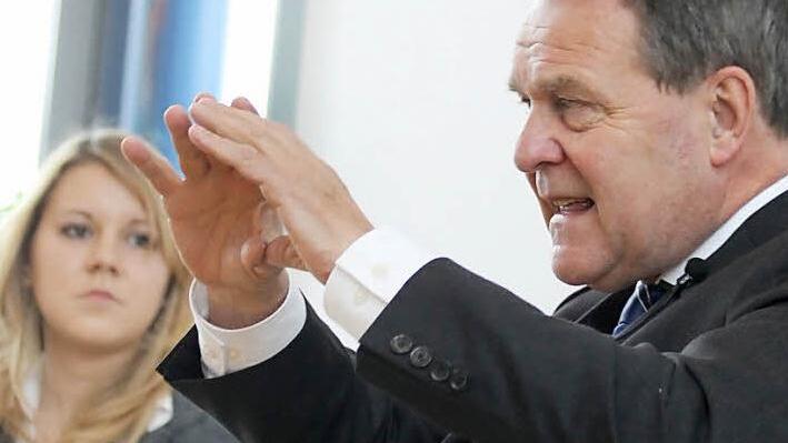 Gestenreich untermalte Staatsminister Dr. Wolfgang Heubisch seine Ausführungen. Fotos:Michael Gründel