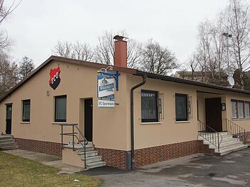 Das Sportheim ist zentraler Treffpunkt in Oberf&uuml;llbach. Eine Fusion des SCO und des Obst- und Gartenbauvereins k&ouml;nnte helfen, den Unterhalt zu sichern.  Foto: Alexandra Kemnitzer