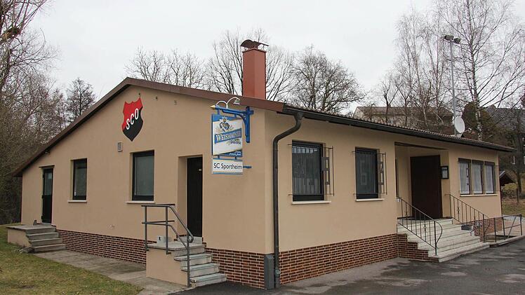 Das Sportheim ist zentraler Treffpunkt in Oberf&uuml;llbach. Eine Fusion des SCO und des Obst- und Gartenbauvereins k&ouml;nnte helfen, den Unterhalt zu sichern.  Foto: Alexandra Kemnitzer