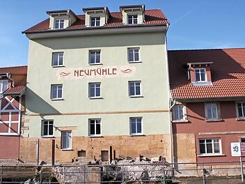 Im Rahmen der Städtebauförderung werden auch private Vorhaben vom Staat bezuschusst. Voraussetzung: Auch die Gemeinde muss mitmachen. In den Genuss staatlicher Fördermittel kam bereits Stefan Linz, der die Neumühle, das Wahrzeichen Altenkunstadts, saniert hat. Foto: Stephan Stöckel